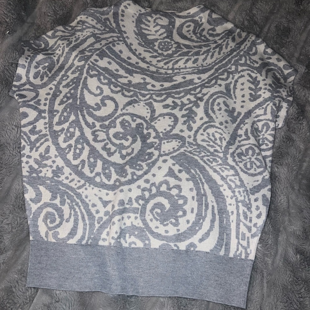 Cynthia Rowley size XS (fits larger). Short sleeve sweater top.
